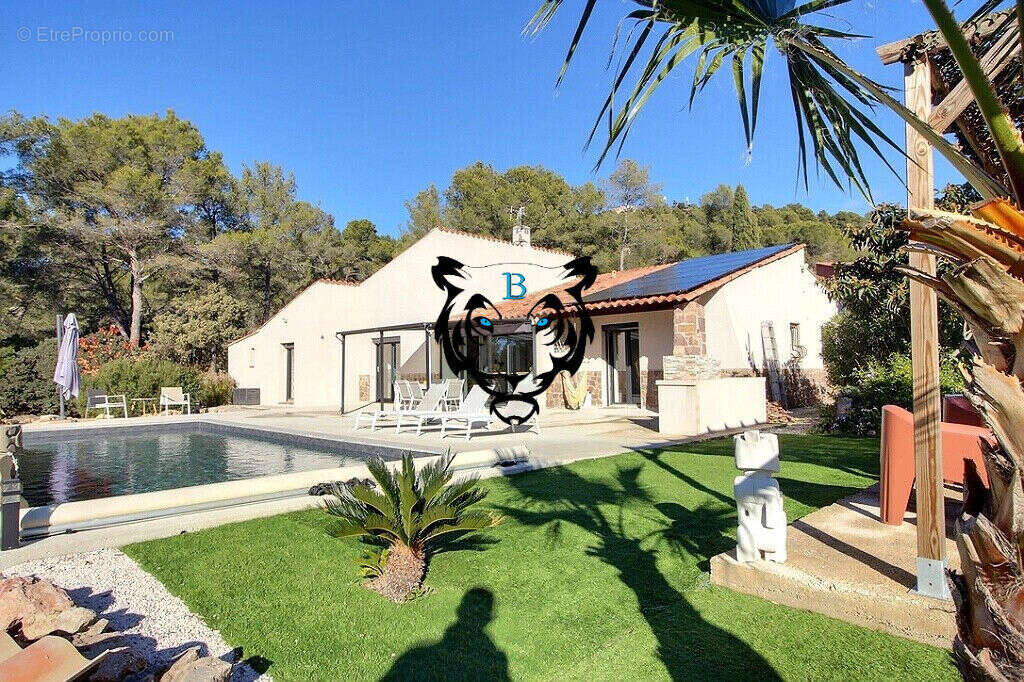 Maison à ROQUEBRUNE-SUR-ARGENS