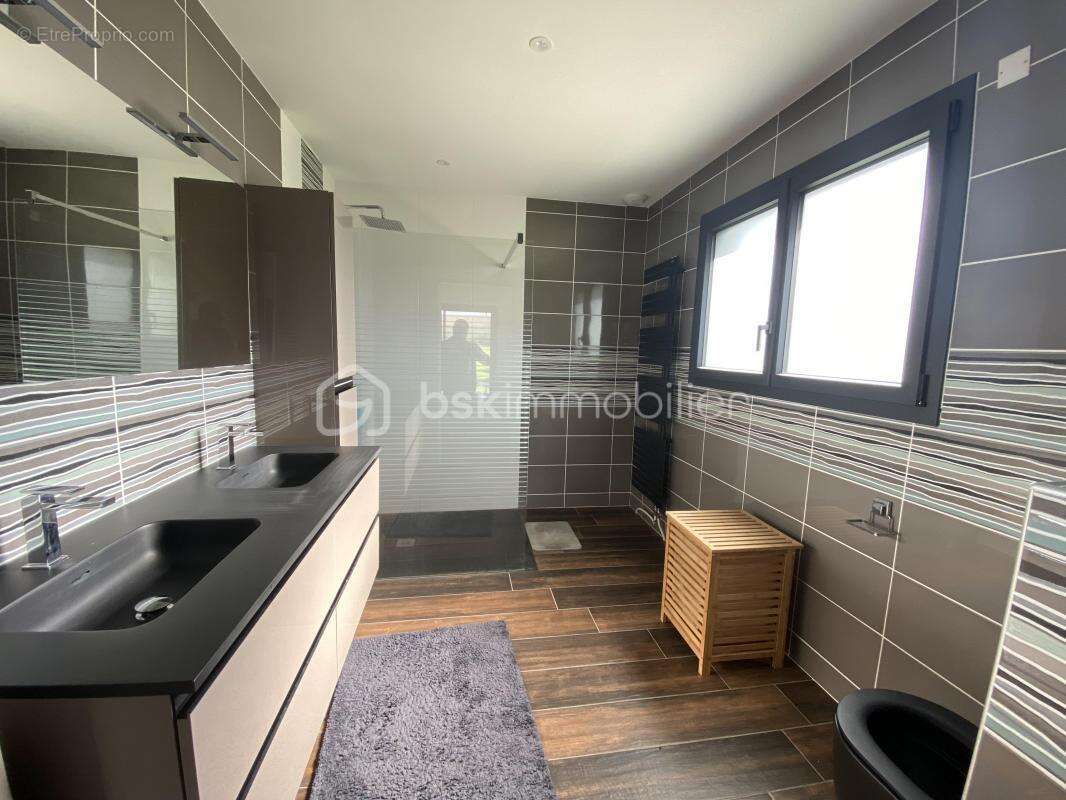 Maison 244 m² à Bellevue-La-Montagne  - photo 5