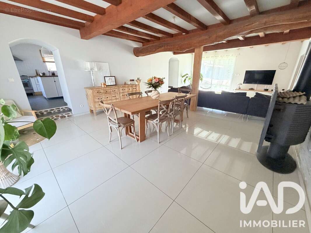 Maison 220 m² à Savas-Mepin  - photo 7