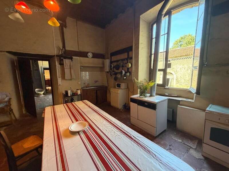 Gers(32), TRES BEAU CHATEAU DE FAMILLE 45HA avec dependances, un peu caché, en position dominante, une belle histoire - photo 31