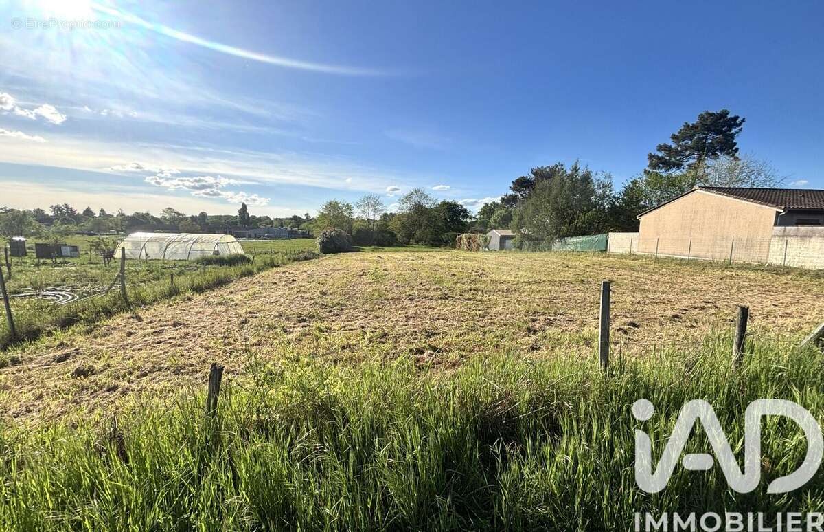 Photo 2 - Terrain à SAINT-DENIS-DE-PILE