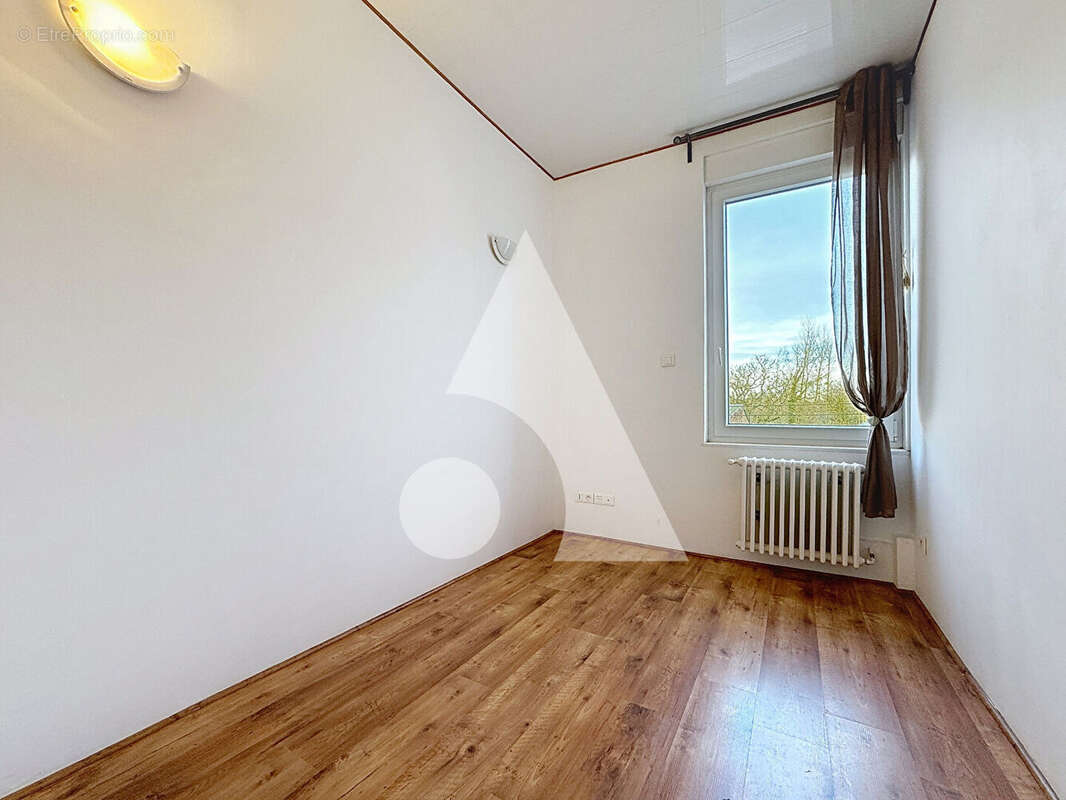 Maison à QUIEVRECHAIN