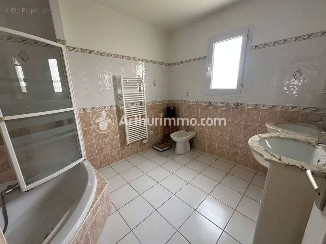 Maison à SAINT-ASTIER