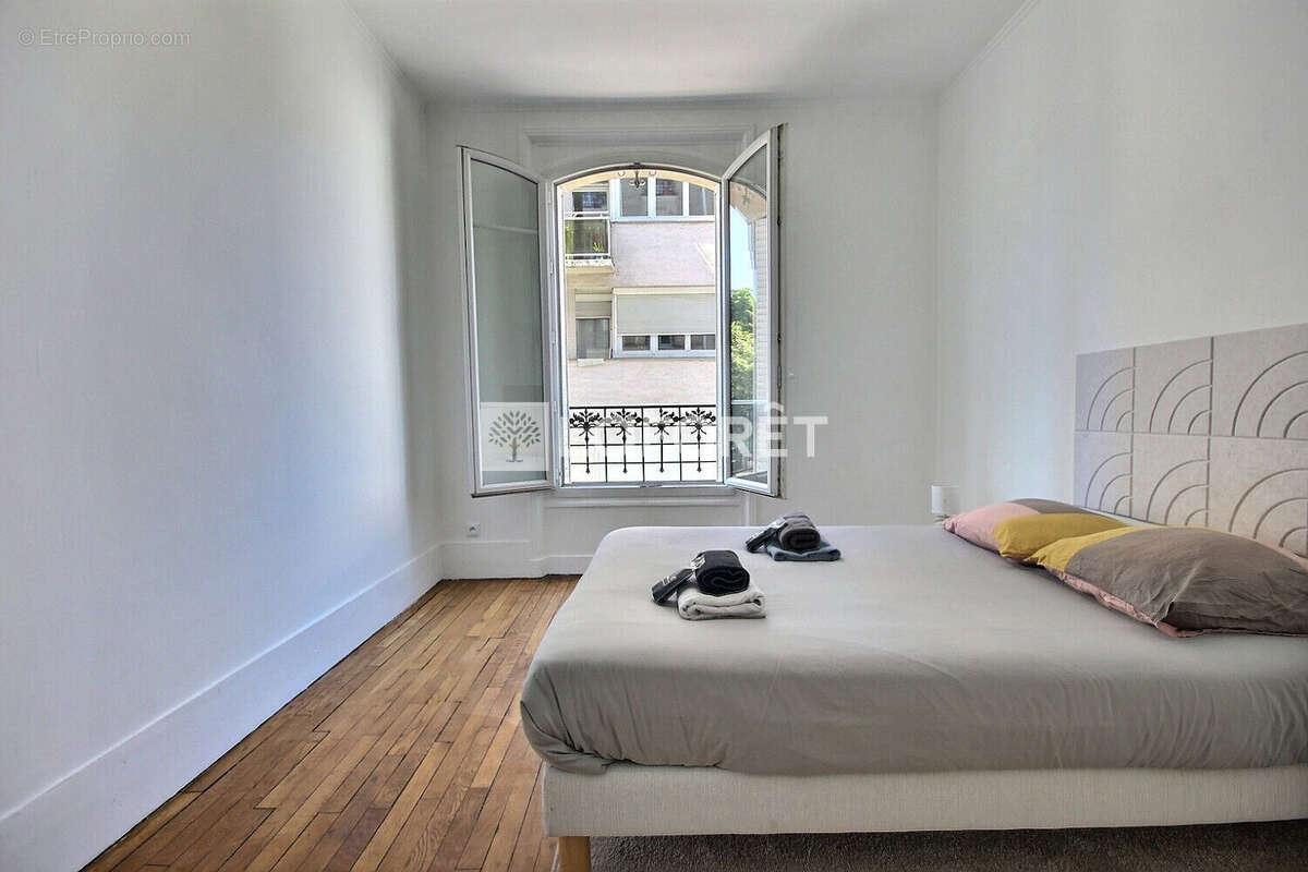 Appartement à COURBEVOIE