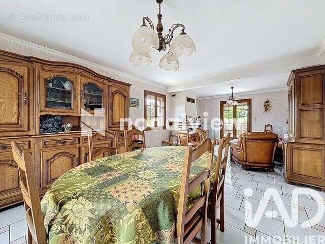 Photo 3 - Maison à LAROCHE-SAINT-CYDROINE