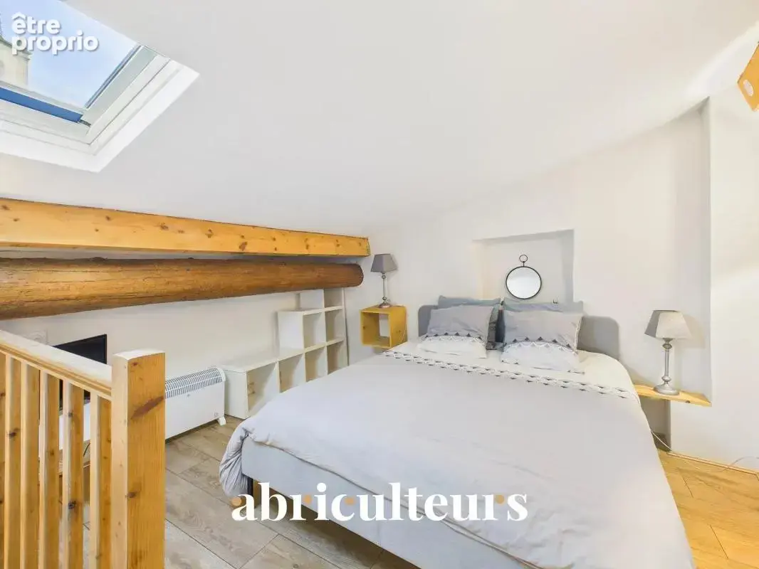 Maison de village rénovée avec 2 chambres à vendre à Grans (13450) - photo 7