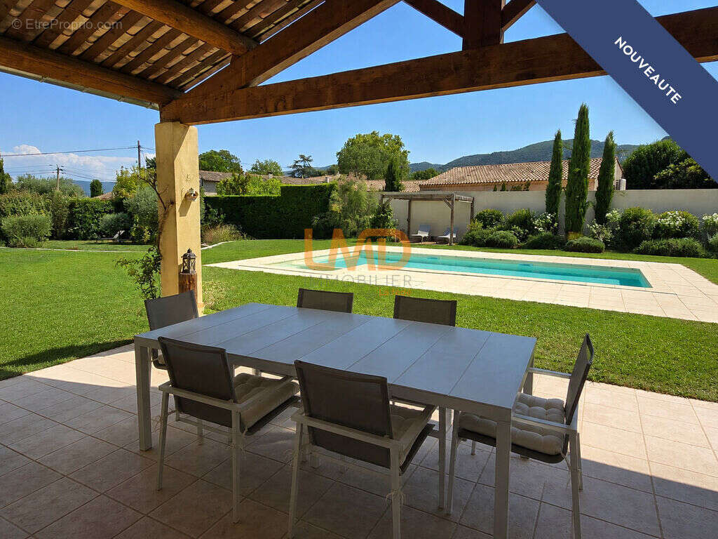 Belle propriété familiale avec piscine et vue sur le Luberon - photo 2