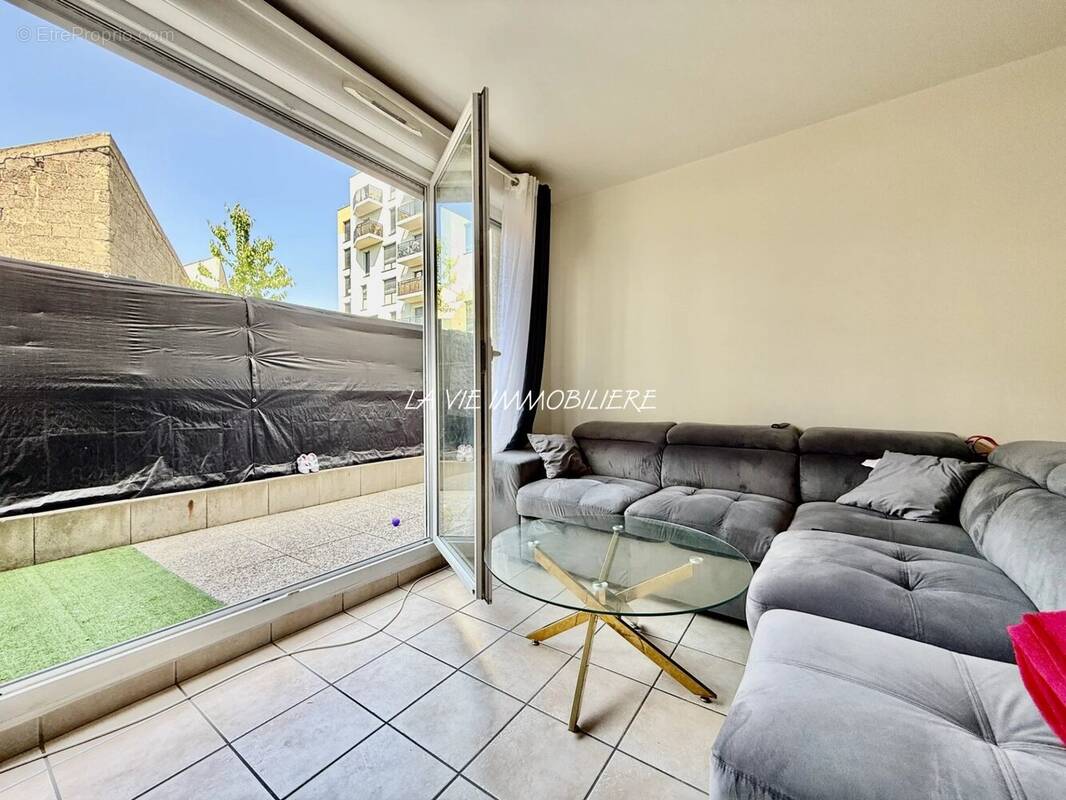 Appartement à LES PAVILLONS-SOUS-BOIS