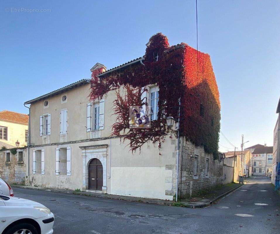 Maison de 300 m2 à ANGOULEME en hôtel particulier remarquable - photo 7