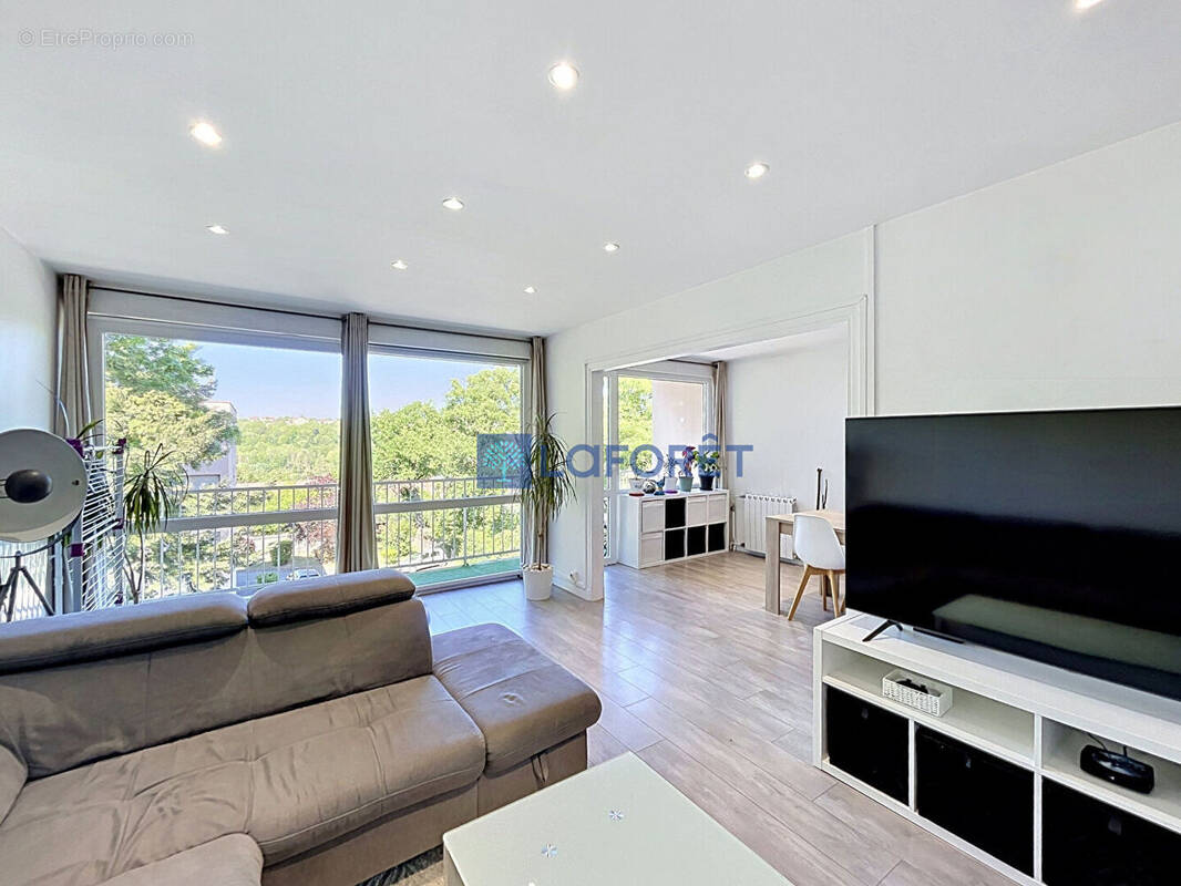 Appartement à SAINTRY-SUR-SEINE