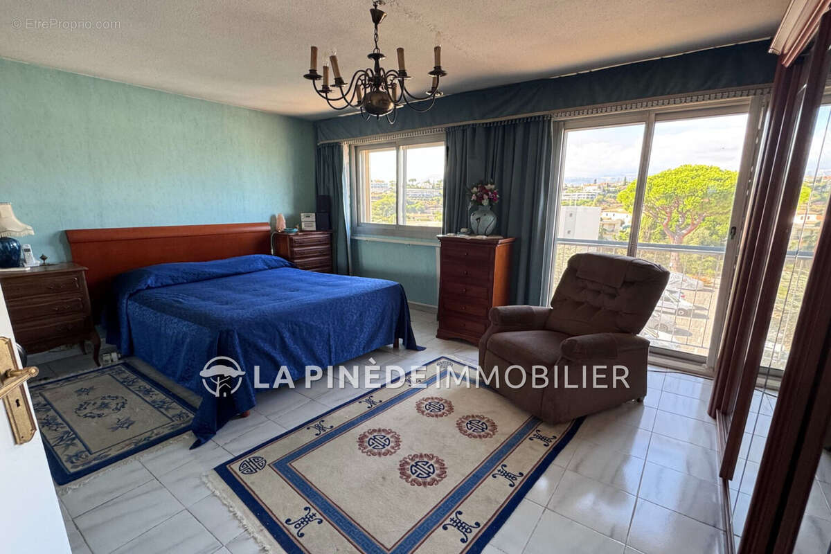 Appartement à SAINT-LAURENT-DU-VAR