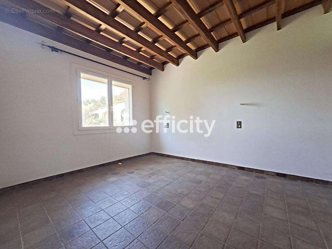 Maison 235 m² à Martigues  - photo 18