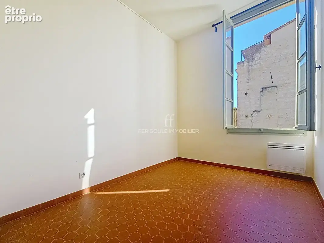 Avignon intra-muros. Appartement 4 pièces 78 m2 dans un hôtel particulier - photo 5