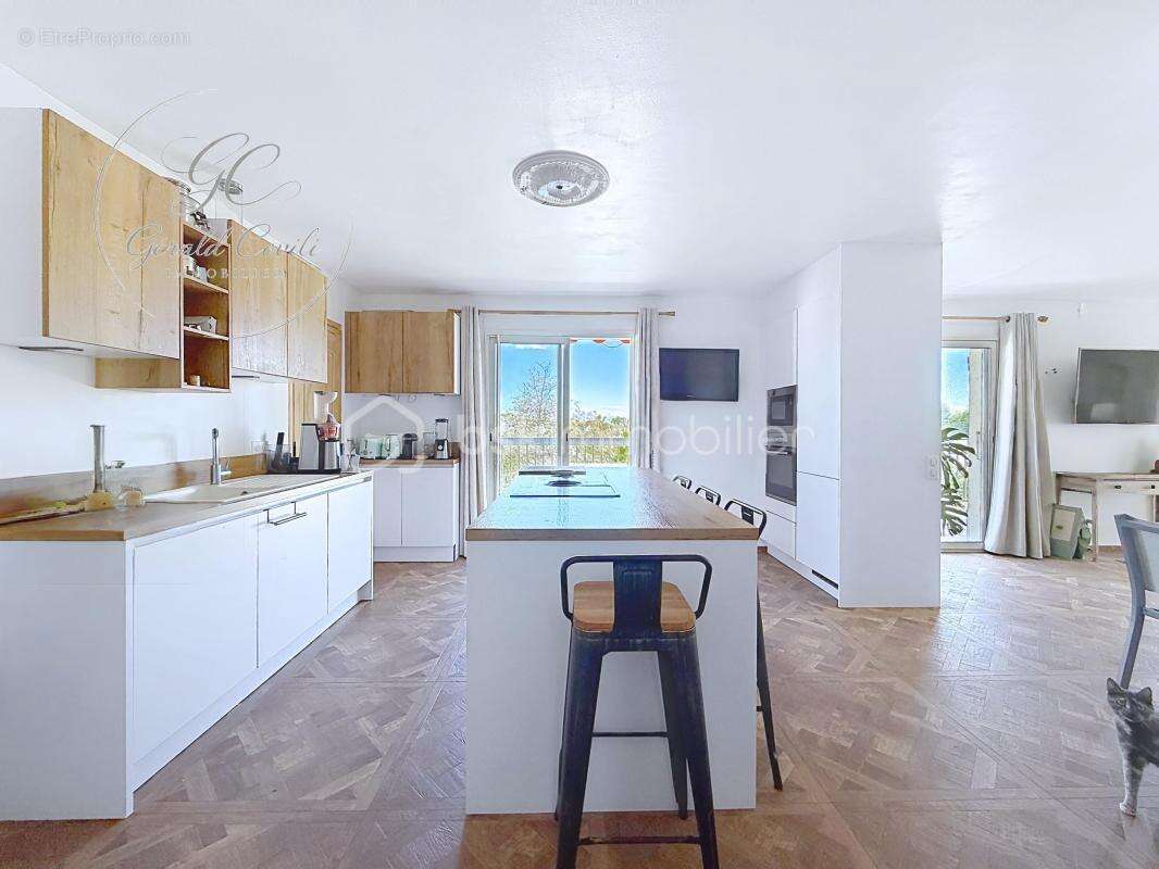 Appartement à VALLAURIS