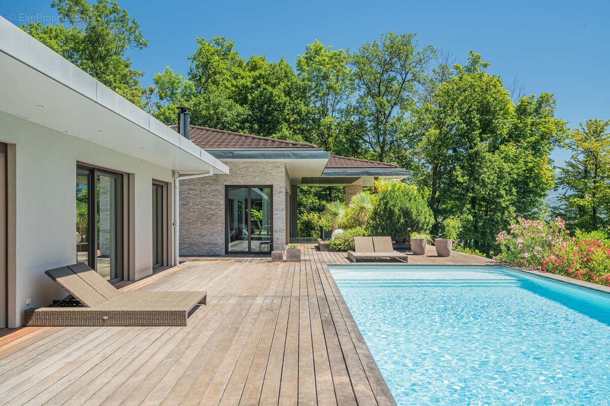 Maison à MEYLAN