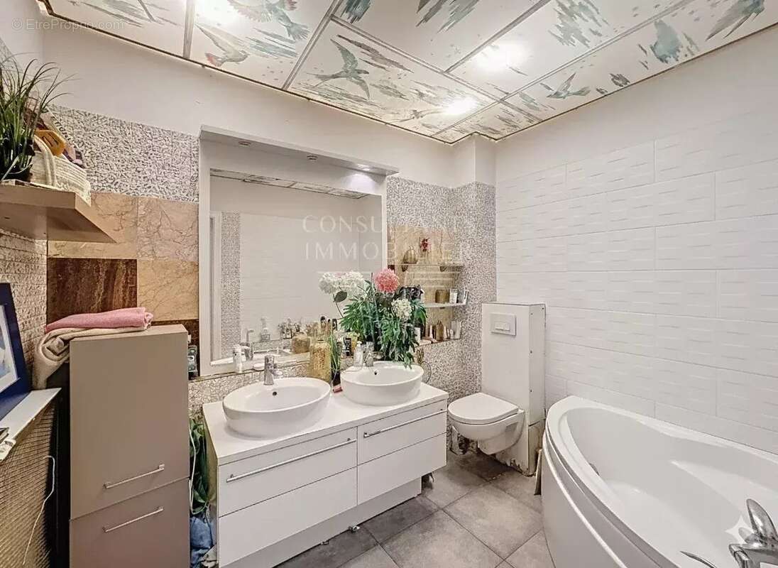 Appartement à PARIS-16E