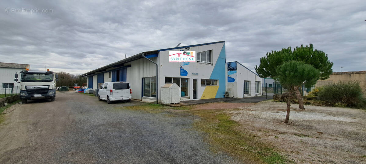 Commerce à PONT-L'ABBE-D'ARNOULT