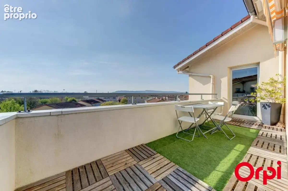 Appartement T4 de 90 m2 au dernier étage - terrasse de 34,10 m2 avec trois orientations - photo 4