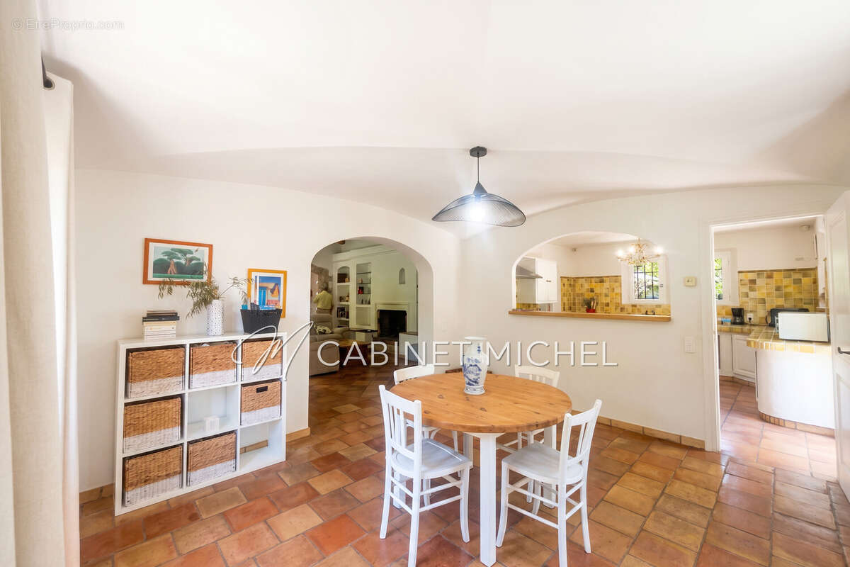 Maison 189 m² à Roquefort-Les-Pins  - photo 9