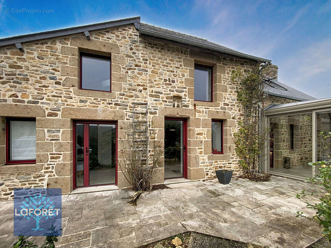 Maison à SAINT-CHRISTOPHE-DES-BOIS