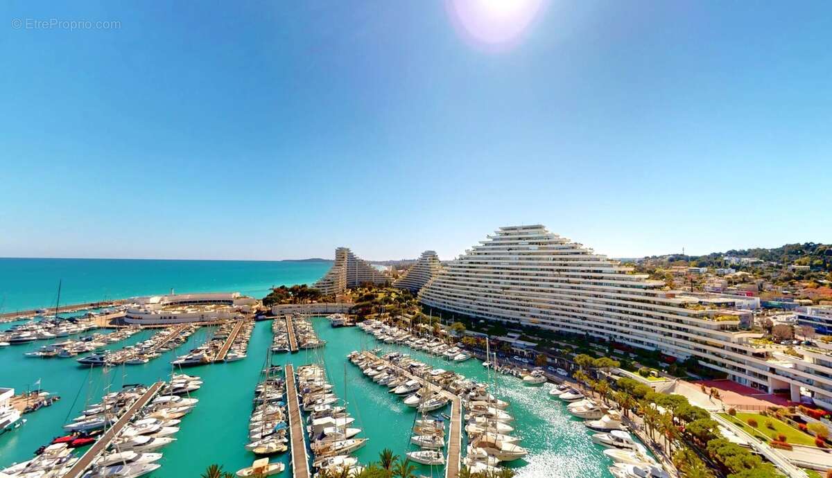 Appartement à VILLENEUVE-LOUBET