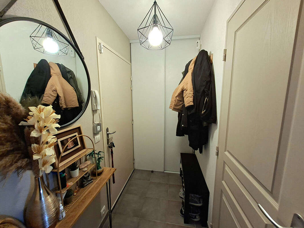 Exclusivité à Pertuis : Superbe Appartement 2 pièces avec Terrasse et Parking - photo 8