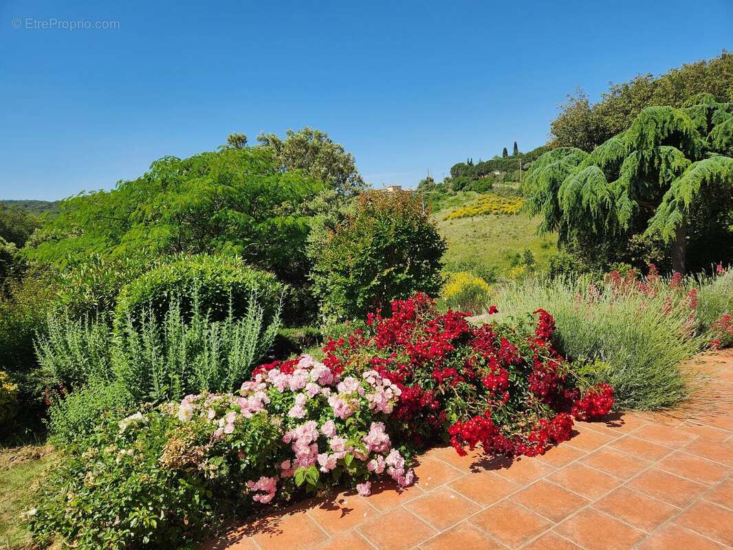 Superbe Villa de Campagne Alliant Luxe Moderne et un Magnifique Terrain - photo 11