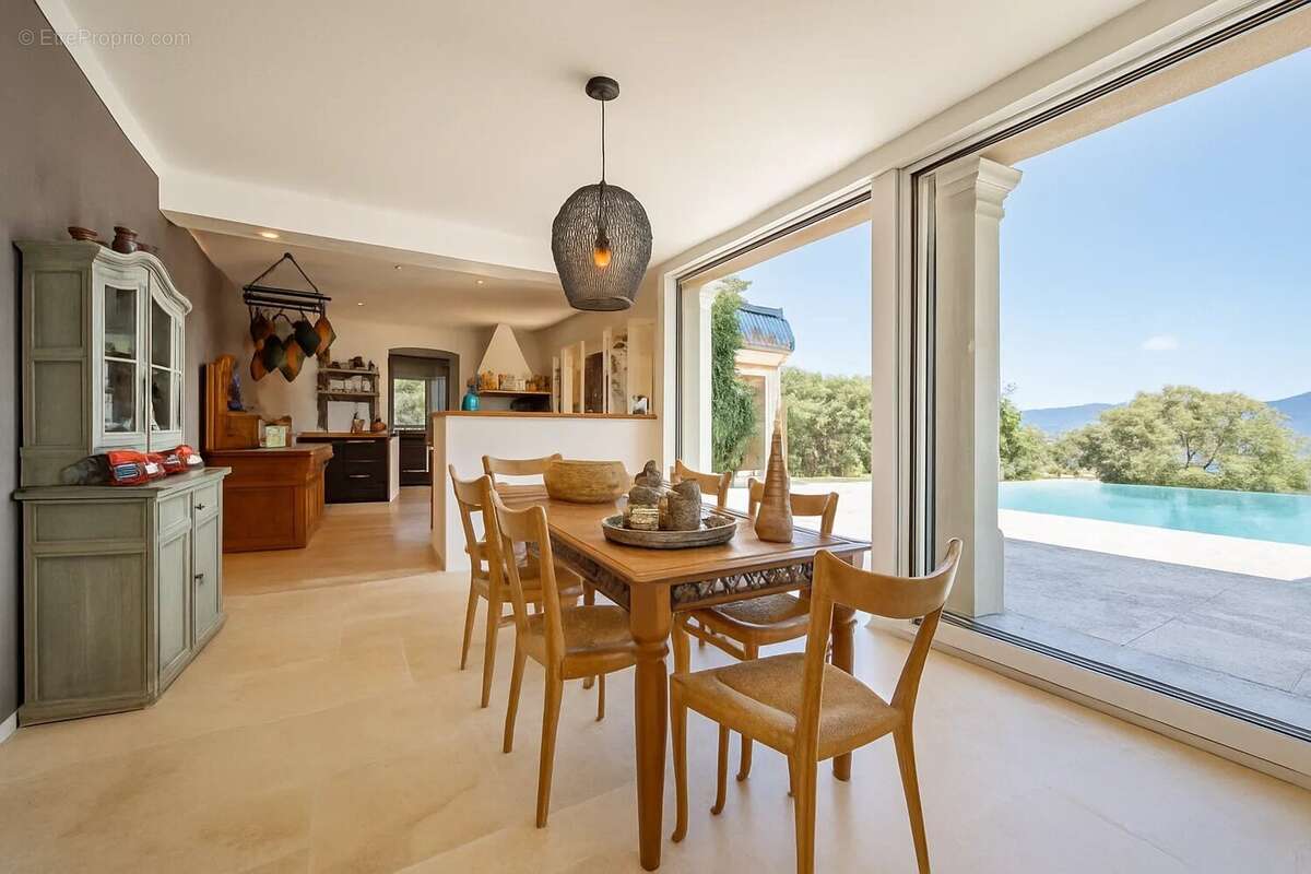 Maison à BORMES-LES-MIMOSAS