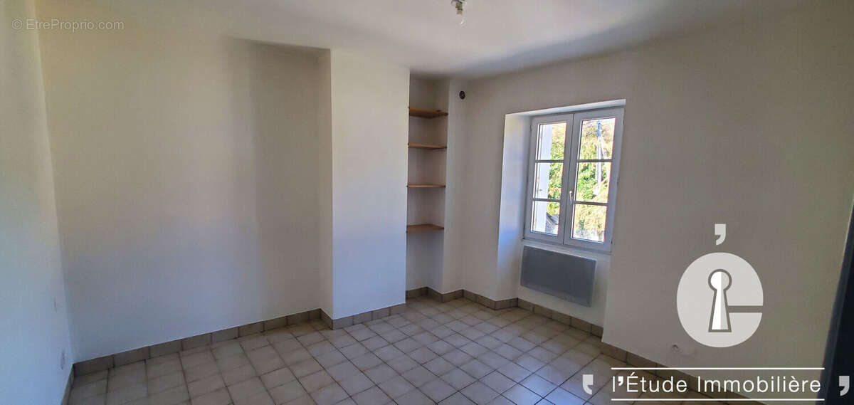 Maison à LA BAZOUGE-DE-CHEMERE