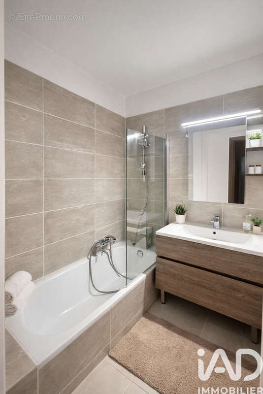 Appartement 80 m² à Antibes  - photo 2