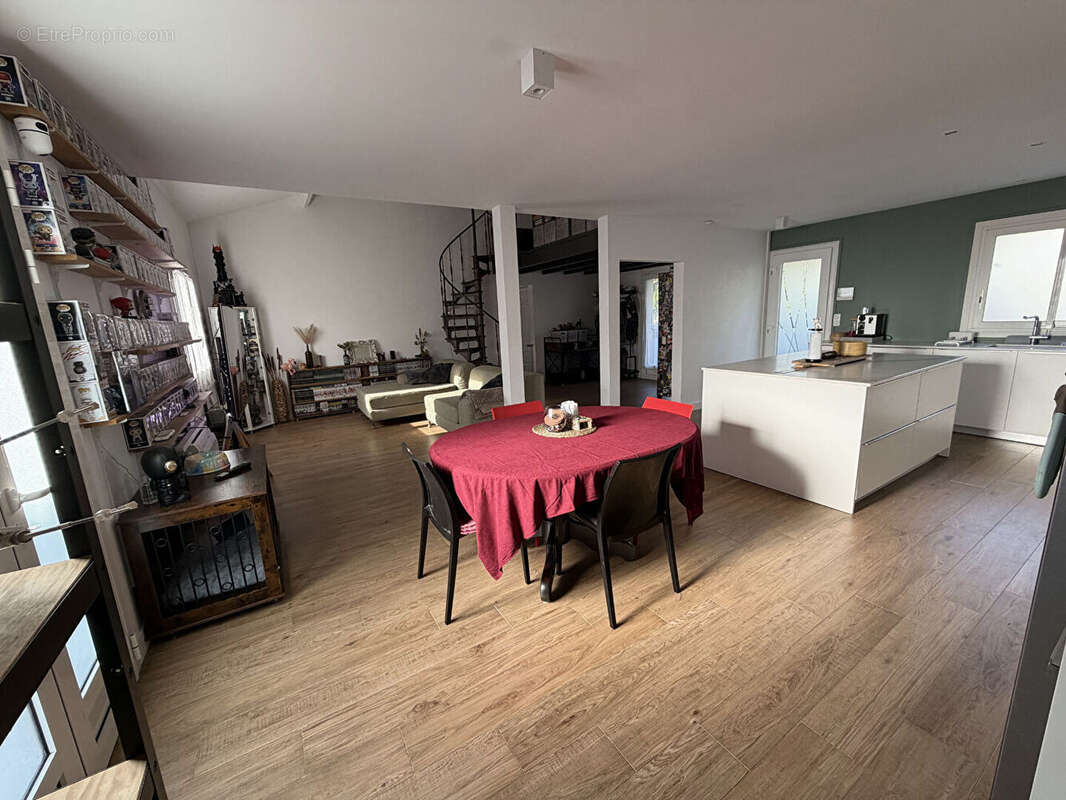 Maison à PAREMPUYRE