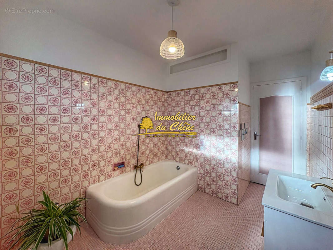 Salle de bains - Maison à LUXEUIL-LES-BAINS