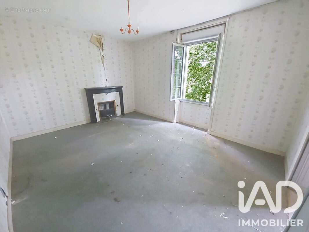 Maison 390 m² à Vervant  - photo 9