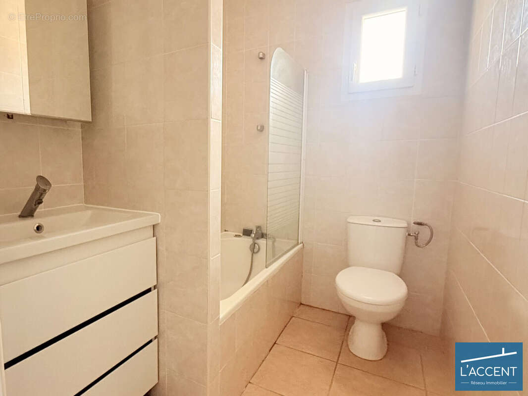 Salle de bain - Maison à AIMARGUES