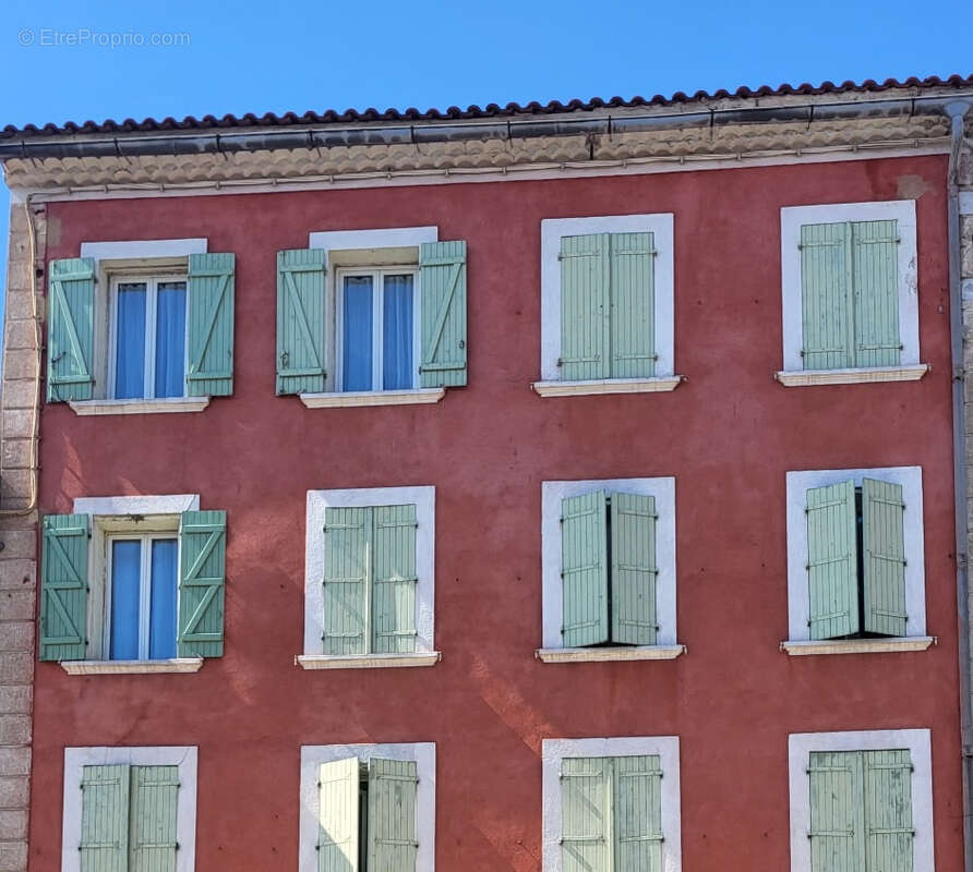Appartement à SOLLIES-PONT
