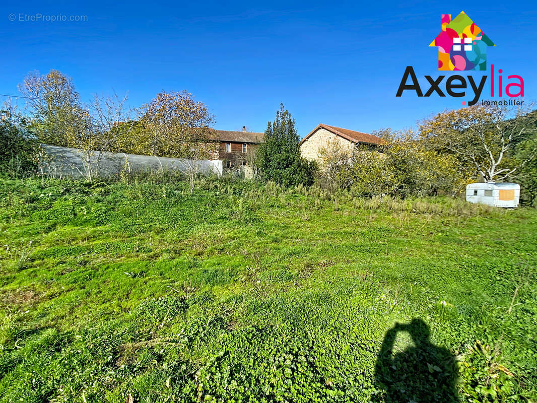 Maison à SAINT-BONNET-DES-QUARTS