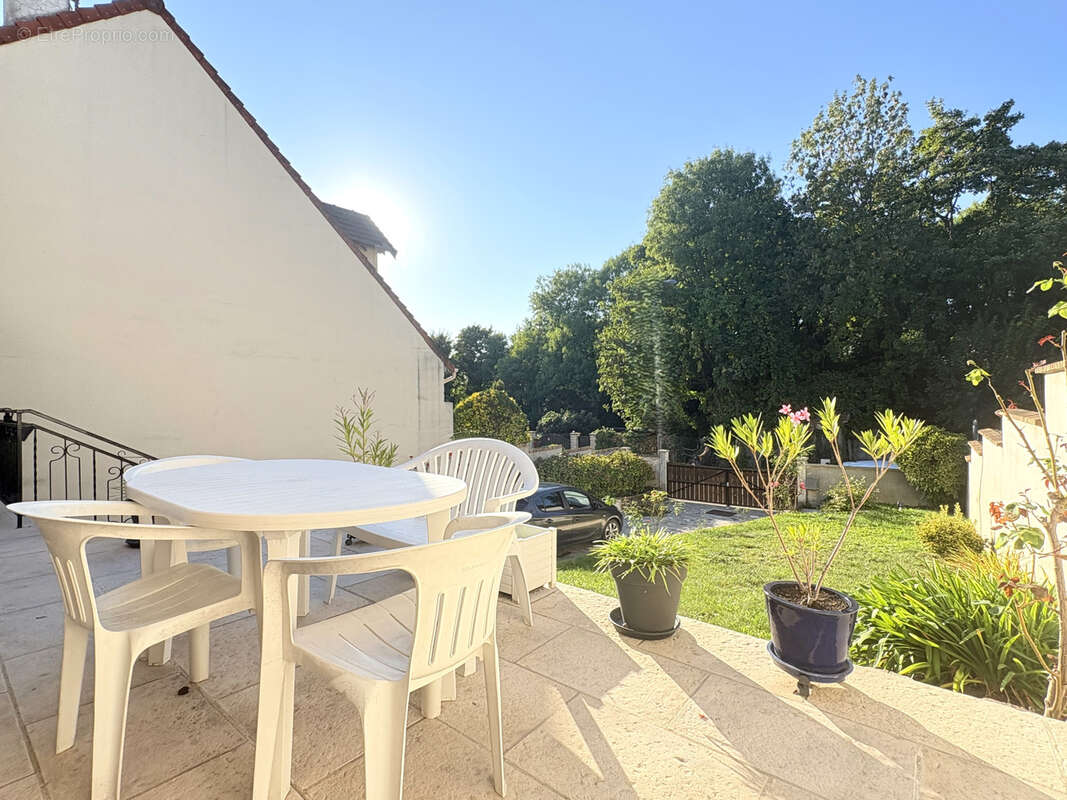 Maison à CHENNEVIERES-SUR-MARNE