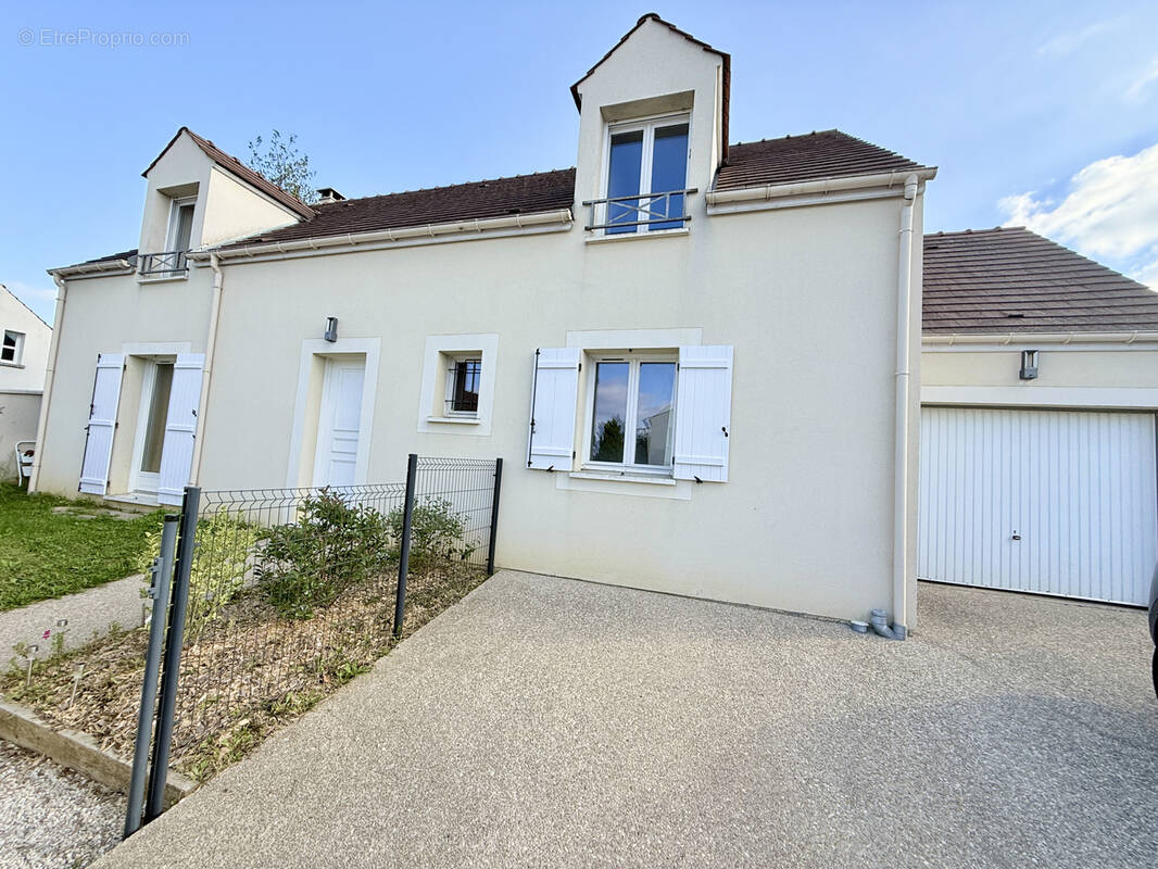 Maison à MORAINVILLIERS