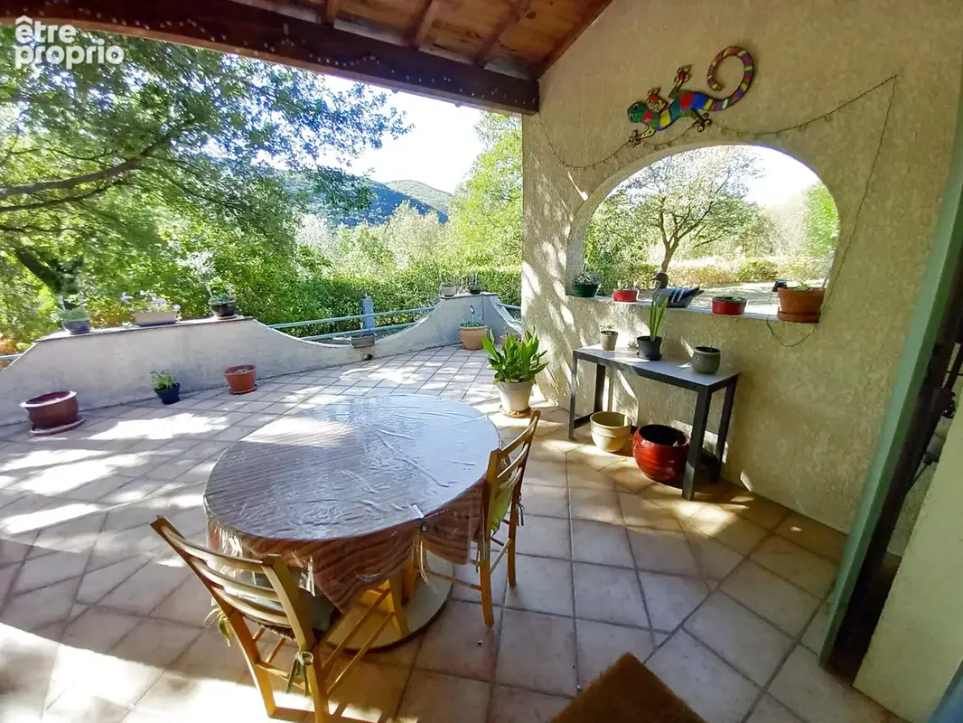 Superbe villa plain pied avec piscine sur 4000M2 arborés. - photo 13