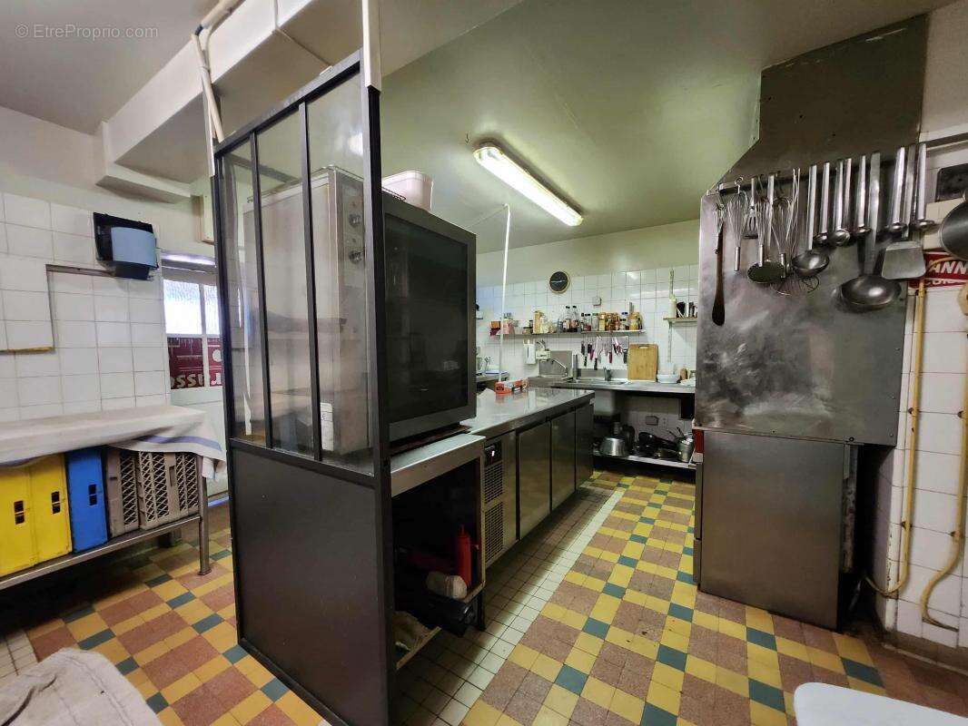 Autre à COURS-LES-BARRES