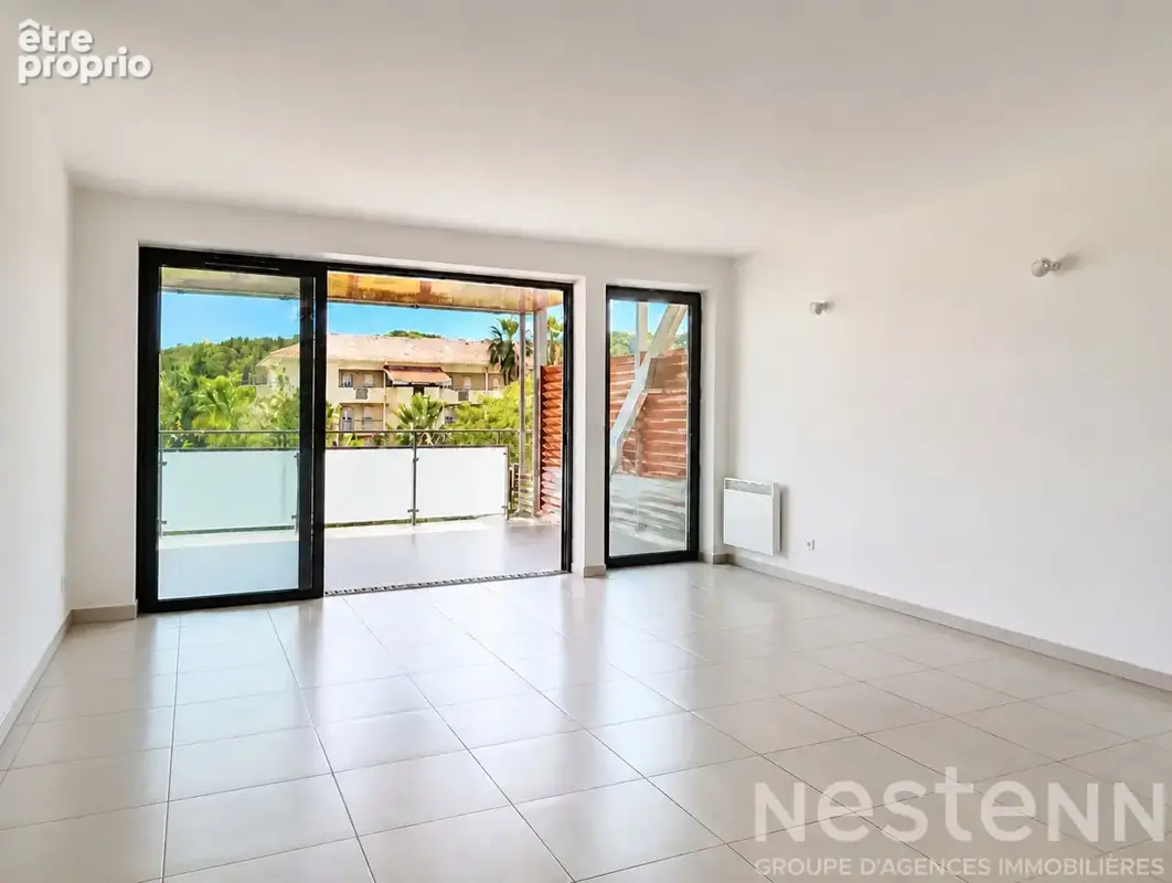 Appartement 3 pièces lumineux avec terrasse et parking couvert à vendre au Lavandou - photo 4