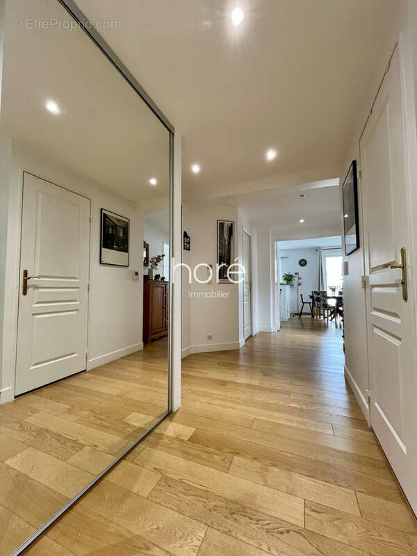 Appartement à LA GARENNE-COLOMBES