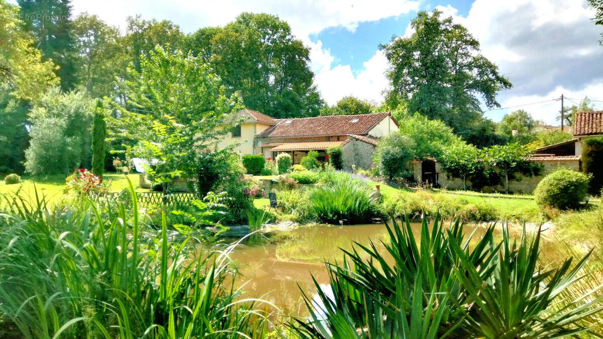 SUNNY PIC - Maison à ROUMAZIERES-LOUBERT