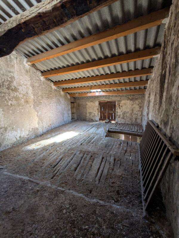 Maison de village à restaurer sur Saint Martin De Bromes 90 m2 - photo 11