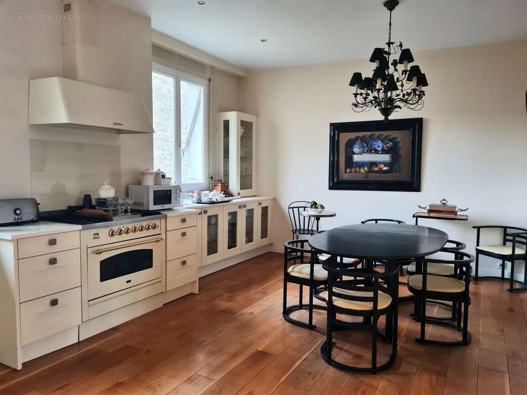 Appartement à NEUILLY-SUR-SEINE