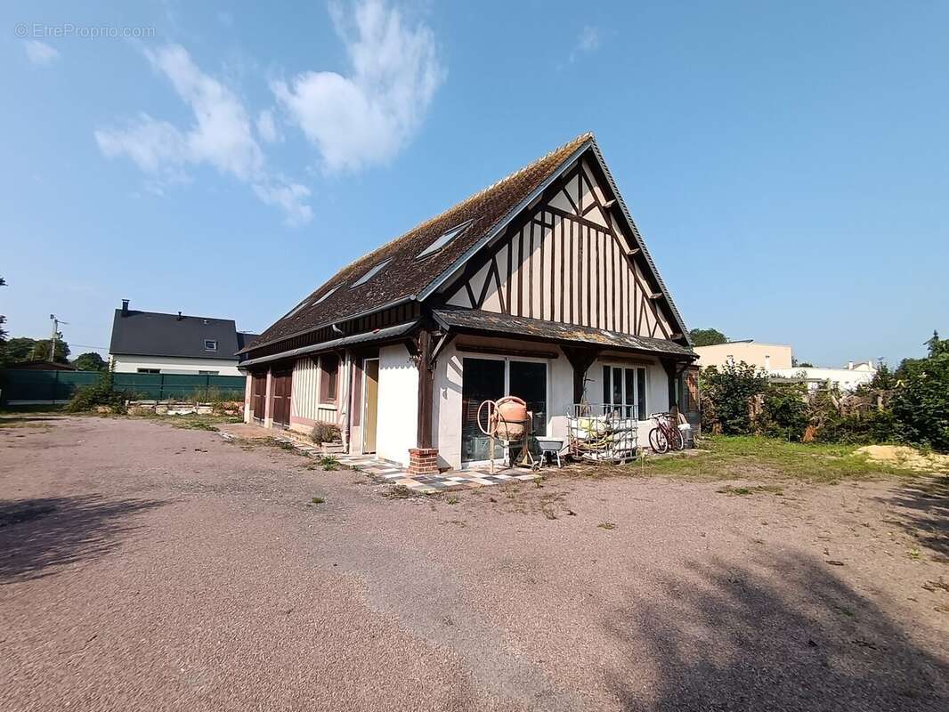 Parking à BISSIERES