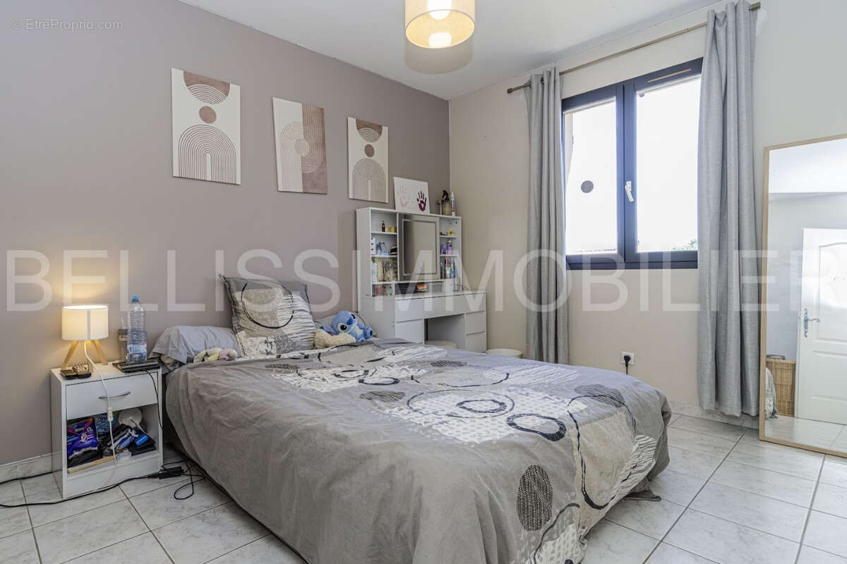 Villa en très bel état avec piscine proche du centre village - photo 6