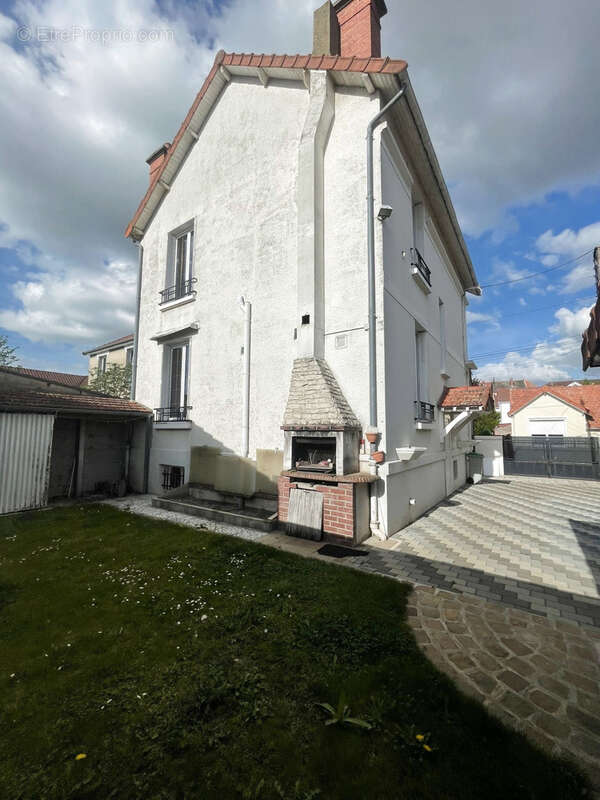 Maison à SAINTE-SAVINE