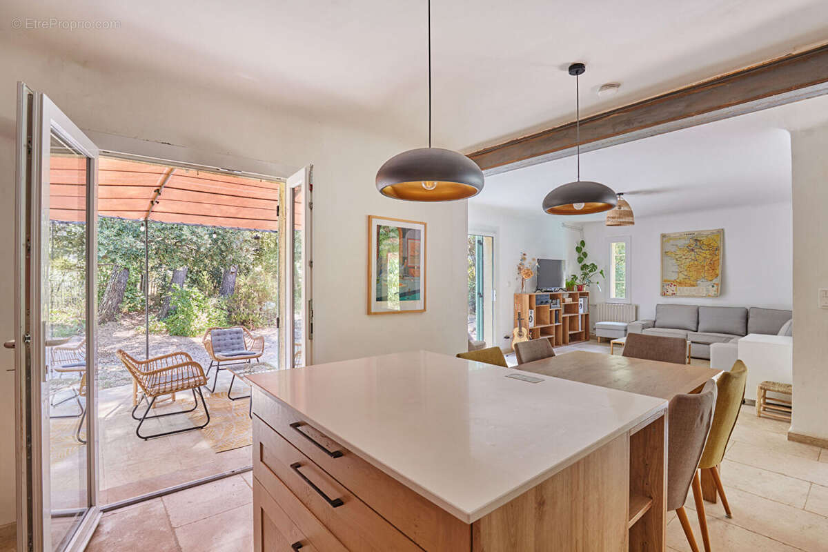 Le calme d'une impasse, sans s'éloigner de rien. Lourmarin, 4 chambres, piscine - photo 7