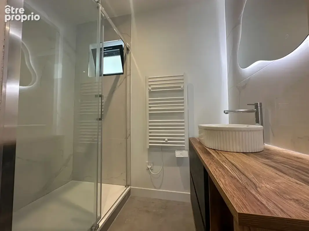 Maison de plain-pied avec jardin et plus de 80 m² de dépendances - photo 6
